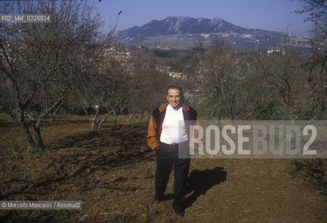 Rignano Flaminio (Rome), 1990. Italian conductor Nicola Rescigno in the garden of his house / Rignano Flaminio (Roma), 1990.Il direttore dorchestra Nicola Rescigno nel giardino della sua casa - ©Marcello Mencarini/Rosebud2