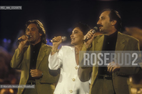 Sanremo Music Festival 1990. Italian pop group I Ricchi e Poveri performing their song Buona Giornata / Festival di Sanremo 1990. I Ricchi e Poveri cantano Buona giornata - ©Marcello Mencarini/Rosebud2