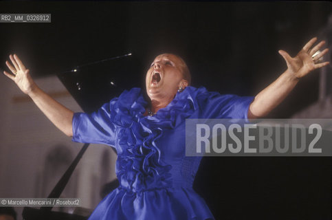 Soprano Katia Ricciarelli performing (1988) / Il soprano Katia Ricciarelli durante un recital (1988) - ©Marcello Mencarini/Rosebud2