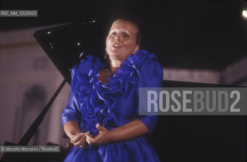 Soprano Katia Ricciarelli performing (1988) / Il soprano Katia Ricciarelli durante un recital (1988) - ©Marcello Mencarini/Rosebud2