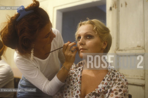 Soprano Katia Ricciarelli during the make-up in her dressing room (1988) / Il soprano Katia Riccirelli al trucco nel suo camerino - ©Marcello Mencarini/Rosebud2