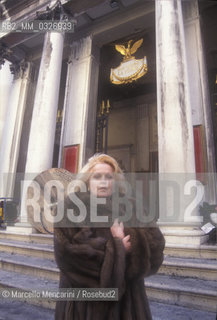 Venice, 1996. Italian soprano Katia Ricciarelli in front of la Fenice Theater after the fire / Venezia, 1996. Il soprano Katia Ricciarelli davanti al Teatro La Fenice dopo lincendio - ©Marcello Mencarini/Rosebud2