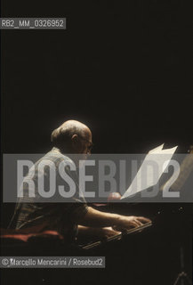 Russian pianist Sviatoslav Richter during a rehearsal (1983) / Il pianista Sviatoslav Richter durante una prova (1983) - ©Marcello Mencarini/Rosebud2