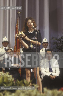 Venice Lido, Venice Film Festival 1986. French actress Marie Rivière, protagonist and co-scriptwriter with Eric Rohmer of the movie Le rayon vert (The Green Ray) directed by Romer, receives the Golden Lion Award for best film  / Lido di Venezia, Mostra del Cinema di Venezia 1986. Lattrice francese Marie Rivière, protagonista e co-sceneggiatrice con Eric Rohmer del film Le rayon vert (Il raggio verde), diretto da Romer, riceve il Leone dOro per il miglior film - ©Marcello Mencarini/Rosebud2