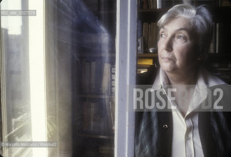 Milan, 1980. Italian writer Lalla Romano in her home / Milano, 1980. La scrittrice Lalla Romano nella sua casa - ©Marcello Mencarini/Rosebud2