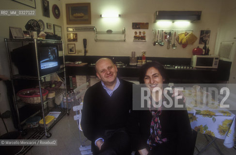 Rome, 1999. Italian journalist and TV writer Fabrizio Rondolino with his wife Simona Ercolani in their house / Roma, 1999. Fabrizio Rondolino, giornalista e autore televisivo, e sua moglie Simona Ercolani nella loro casa - ©Marcello Mencarini/Rosebud2