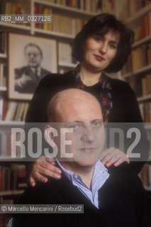 Rome, 1999. Italian journalist and TV writer Fabrizio Rondolino with his wife Simona Ercolani in their house / Roma, 1999. Fabrizio Rondolino, giornalista e autore televisivo, e sua moglie Simona Ercolani nella loro casa - ©Marcello Mencarini/Rosebud2