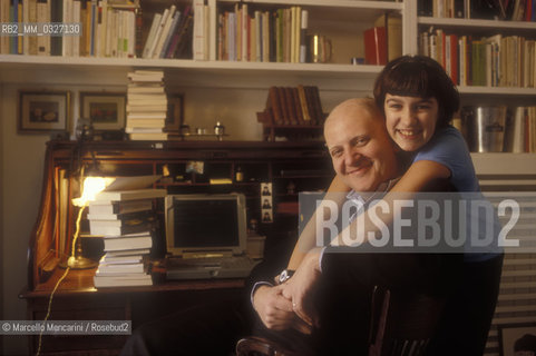 Rome, 1999. Italian journalist and TV writer Fabrizio Rondolino and his daughter Francesca in their house / Roma, 1999. Fabrizio Rondolino, giornalista e autore televisivo, e sua figlia Francesca nella loro casa - ©Marcello Mencarini/Rosebud2