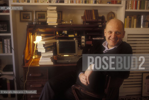 Rome, 1999. Italian journalist and TV writer Fabrizio Rondolino in his house / Roma, 1999. Fabrizio Rondolino, giornalista e autore televisivo, nella sua casa - ©Marcello Mencarini/Rosebud2