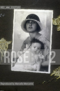 Journalist Rossana Rossanda as a baby with her mother, 1924 / La giornalista Rossana Rossanda da bambina con la madre, 1924 - Reproduced by Marcello Mencarini
/Rosebud2