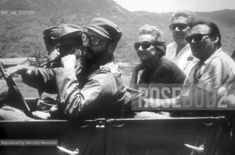 Italian journalist Rossana Rossanda in a car with Fidel Castro driving, Cuba 1967 / La giornalista Rossana Rossanda in auto con Fidel Castro al volante, Cuba 1967 - Reproduced by Marcello Mencarini
/Rosebud2