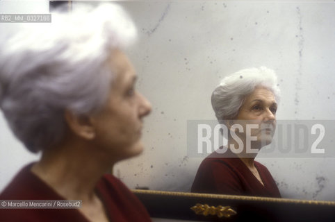 Rome, 1987. Italian journalist Rossana Rossanda in her house / Roma, 1987. La giornalista Rossana Rossanda nella sua casa - ©Marcello Mencarini/Rosebud2