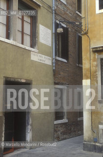 Venice, corte of the San Moisé Theater (now destroyed), where in 1810 Gioacchino Rossini made his début as an opera composer with La Cambiale di Matrimonio / Venezia, corte del teatro S. Moisé (oggi distrutto), dove il 3 novembre 1810 Gioacchino Rossini debuttò come compositore dopera con La cambiale di matrimonio - ©Marcello Mencarini/Rosebud2