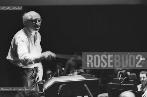 Russian conductor and cellist Mstislav Rostropovich conducting (about 1980) / Il violoncellista e direttore dorchestra Mstislav Rostropovich mentre dirige (1980 circa) - ©Marcello Mencarini/Rosebud2