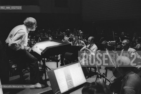 Russian conductor and cellist Mstislav Rostropovich conducting (about 1980) / Il violoncellista e direttore dorchestra Mstislav Rostropovich mentre dirige (1980 circa) - ©Marcello Mencarini/Rosebud2