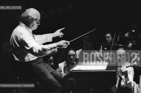 Russian conductor and cellist Mstislav Rostropovich conducting (about 1980) / Il violoncellista e direttore dorchestra Mstislav Rostropovich mentre dirige (1980 circa) - ©Marcello Mencarini/Rosebud2