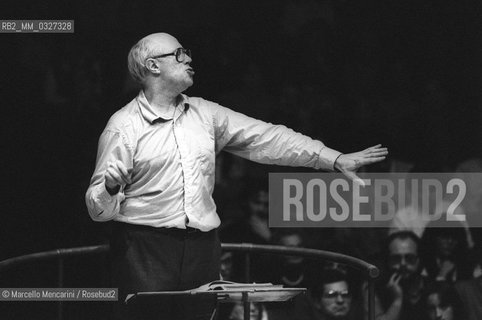 Russian conductor and cellist Mstislav Rostropovich conducting (about 1980) / Il violoncellista e direttore dorchestra Mstislav Rostropovich mentre dirige (1980 circa) - ©Marcello Mencarini/Rosebud2