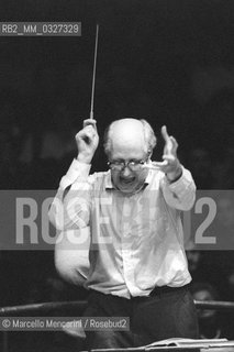 Russian conductor and cellist Mstislav Rostropovich conducting (about 1980) / Il violoncellista e direttore dorchestra Mstislav Rostropovich mentre dirige (1980 circa) - ©Marcello Mencarini/Rosebud2