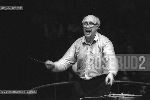 Russian conductor and cellist Mstislav Rostropovich conducting (about 1980) / Il violoncellista e direttore dorchestra Mstislav Rostropovich mentre dirige (1980 circa) - ©Marcello Mencarini/Rosebud2