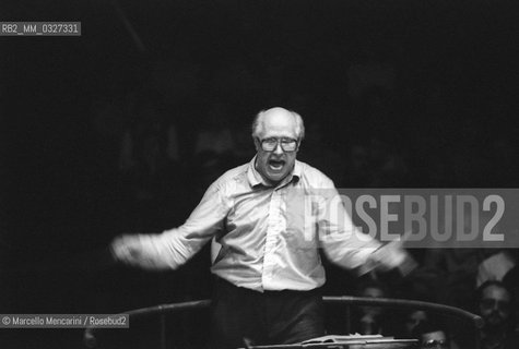 Russian conductor and cellist Mstislav Rostropovich conducting (about 1980) / Il violoncellista e direttore dorchestra Mstislav Rostropovich mentre dirige (1980 circa) - ©Marcello Mencarini/Rosebud2