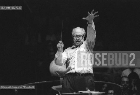 Russian conductor and cellist Mstislav Rostropovich conducting (about 1980) / Il violoncellista e direttore dorchestra Mstislav Rostropovich mentre dirige (1980 circa) - ©Marcello Mencarini/Rosebud2