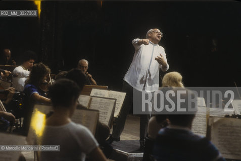 Venice, La Fenice Theater,1984.  Russian conductor and cellist Mstislav Rostropovich while conducting / Venezia, Teatro La Fenice, 1984. Il violoncellista e direttore dorchestra Mstislav Rostropovich mentre dirige - ©Marcello Mencarini/Rosebud2