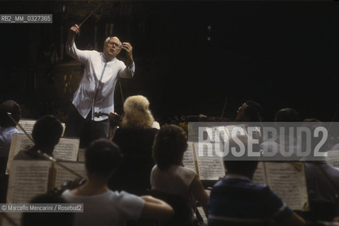 Venice, La Fenice Theater,1984.  Russian conductor and cellist Mstislav Rostropovich while conducting / Venezia, Teatro La Fenice, 1984. Il violoncellista e direttore dorchestra Mstislav Rostropovich mentre dirige - ©Marcello Mencarini/Rosebud2