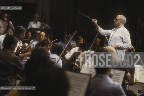 Venice, La Fenice Theater,1984.  Russian conductor and cellist Mstislav Rostropovich while conducting / Venezia, Teatro La Fenice, 1984. Il violoncellista e direttore dorchestra Mstislav Rostropovich mentre dirige - ©Marcello Mencarini/Rosebud2