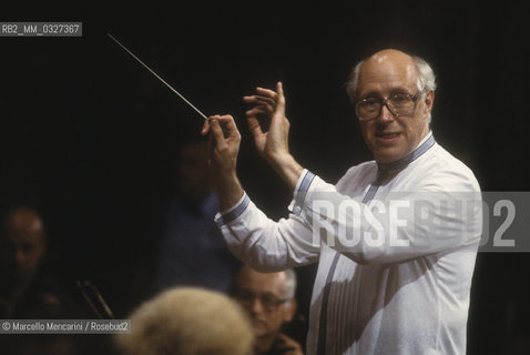 Venice, La Fenice Theater,1984.  Russian conductor and cellist Mstislav Rostropovich while conducting / Venezia, Teatro La Fenice, 1984. Il violoncellista e direttore dorchestra Mstislav Rostropovich mentre dirige - ©Marcello Mencarini/Rosebud2