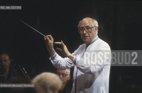 Venice, La Fenice Theater,1984.  Russian conductor and cellist Mstislav Rostropovich while conducting / Venezia, Teatro La Fenice, 1984. Il violoncellista e direttore dorchestra Mstislav Rostropovich mentre dirige - ©Marcello Mencarini/Rosebud2