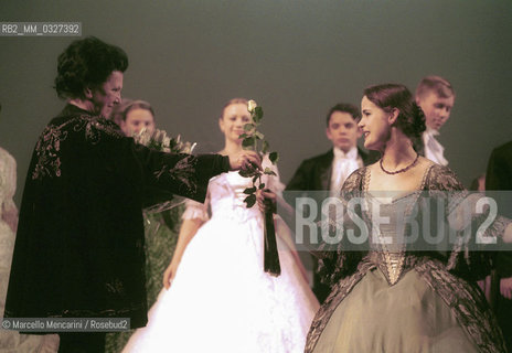 Rome, National Theater, December 21, 1999. Sopranos Galina Vishnevskaya and Tatiana Podkopaeva with the students of the Galina Vishnevskaya Theater-School. Ms. Vishnevskaya (on the left) is in visit in Rome with his husband, cellist and director Mstislav Rostropovich / Roma, Teatro Nazionale, 21 dicembre 1999. I soprani Galina Vishnevskaya e Tatiana Podkopaeva  con gli studenti della Scuola-Teatro Galina Vishnewskaya. La signora Vishnevskaya (a sinistra) è in visita a Roma con suo marito, il violoncellista e direttore dorchestra Mstislav Rostropovich - ©Marcello Mencarini/Rosebud2