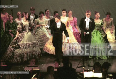 Rome, National Theater, December 21, 1999. Soprano Tatiana Podkopaeva and Aleksej Ganshin with the students of the Galina Vishnevskaya Theater-School/ Roma, Teatro Nazionale, 21 dicembre 1999. Il soprano Tatiana Podkopaeva  e Aleksej Ganshin con gli studenti della Scuola-Teatro Galina Vishnewskaya - ©Marcello Mencarini/Rosebud2