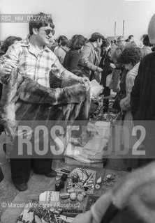 Ostia (Rome), 1980. Russian Jews temporarily living in Ostia waiting to leave for the United States. Market with their typical products / Ostia (Roma), 1980. Ebrei russi di passaggio a Ostia in attesa di partire per gli Stati Uniti. Mercato con i loro prodotti tipici - ©Marcello Mencarini/Rosebud2