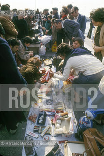 Ostia (Rome), 1980. Russian Jews temporarily living in Ostia waiting to leave for the United States. Market with their typical products / Ostia (Roma), 1980. Ebrei russi di passaggio a Ostia in attesa di partire per gli Stati Uniti. Mercato con i loro prodotti tipici - ©Marcello Mencarini/Rosebud2