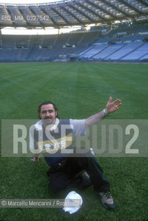 Rome Olympic Stadium, 1998. Tenor Gabriel Sadè during the rehearsal of Puccinis Tosca / Roma, Stadio Olimpico, 1998. Il tenore Gabriel sadè - ©Marcello Mencarini/Rosebud2