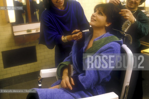 Tv journalist Enza Sampò at make-up in her dressing room, about 1985 / La giornalista televisiva Enza Sampò al trucco nel suo camerino, 1985 circa - ©Marcello Mencarini/Rosebud2