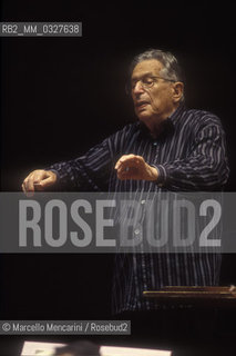 Rome, Pius XII Auditorium (concert hall of the Santa Cecilia Academy Orchestra), 1999. German conductor Kurt Sanderling performing a rehearsal / Roma, Auditorium Pio XII (sede dei concerti dellorchestra dellAccademia nazionale di Santa Cecilia), 1999. Il direttore dorchestra Kurt Sanderling durante una prova - ©Marcello Mencarini/Rosebud2