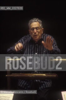 Rome, Pius XII Auditorium (concert hall of the Santa Cecilia Academy Orchestra), 1999. German conductor Kurt Sanderling performing a rehearsal / Roma, Auditorium Pio XII (sede dei concerti dellorchestra dellAccademia nazionale di Santa Cecilia), 1999. Il direttore dorchestra Kurt Sanderling durante una prova - ©Marcello Mencarini/Rosebud2