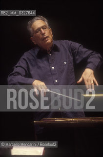 Rome, Pius XII Auditorium (concert hall of the Santa Cecilia Academy Orchestra), 1999. German conductor Kurt Sanderling performing a rehearsal / Roma, Auditorium Pio XII (sede dei concerti dellorchestra dellAccademia nazionale di Santa Cecilia), 1999. Il direttore dorchestra Kurt Sanderling durante una prova - ©Marcello Mencarini/Rosebud2