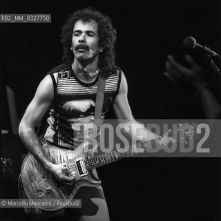 Rock guitarist Carlos Santana performing (about 1985) / Il chitarrista Carlos Santana in concerto (1985 circa) - ©Marcello Mencarini/Rosebud2