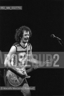 Rock guitarist Carlos Santana performing (about 1985) / Il chitarrista Carlos Santana in concerto (1985 circa) - ©Marcello Mencarini/Rosebud2