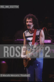 Rock guitarist Carlos Santana performing (about 1985) / Il chitarrista Carlos Santana in concerto (1985 circa) - ©Marcello Mencarini/Rosebud2