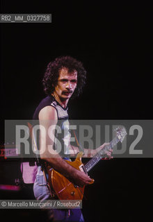 Rock guitarist Carlos Santana performing (about 1985) / Il chitarrista Carlos Santana in concerto (1985 circa) - ©Marcello Mencarini/Rosebud2