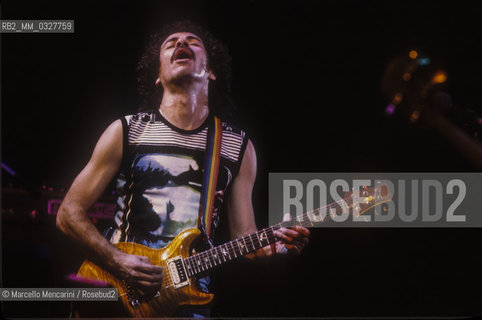 Rock guitarist Carlos Santana performing (about 1985) / Il chitarrista Carlos Santana in concerto (1985 circa) - ©Marcello Mencarini/Rosebud2