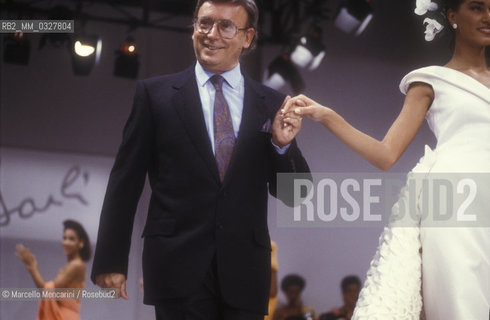 Milan, 1988. Italian fashion designer Fausto Sarli during a fashion show / Milano, 1988. Lo stilista Fausto Sarli durante una sfilata - ©Marcello Mencarini/Rosebud2