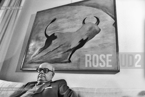 Milan, 1982. Italian artist Aligi Sassu in his house / Milano, 1982. Lartista Aligi Sassu nella sua casa - ©Marcello Mencarini/Rosebud2