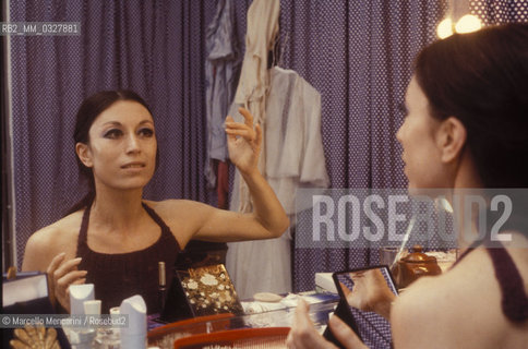 Italian ballet dancer Luciana Savignano in her dressing room (about 1980) / La ballerina Luciana Savignano nel suo camerino (1980 circa) - ©Marcello Mencarini/Rosebud2