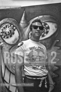 Milan, 1985. American artist Kenny Scharf during a press conference after a performance at the Fiorucci store / Milano, 1985. Lartista Kenny Scharf durante una conferenza stampa dopo una performance nel negozio Fiorucci - ©Marcello Mencarini/Rosebud2