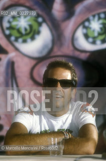 Milan, 1985. American artist Kenny Scharf during a press conference after a performance at the Fiorucci store / Milano, 1985. Lartista Kenny Scharf durante una conferenza stampa dopo una performance nel negozio Fiorucci - ©Marcello Mencarini/Rosebud2