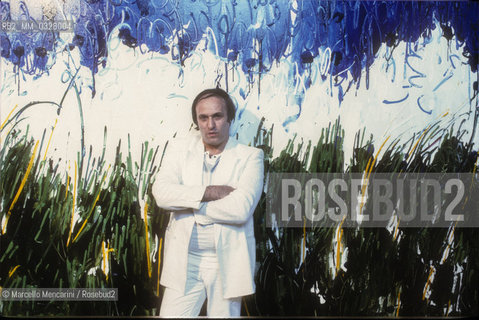 Venice, 1984. Italian artist Mario Schifano in front of one of his paintings / Venezia, 1984. Lartista Mario Schifano davanti a uno dei suoi quadri - ©Marcello Mencarini/Rosebud2